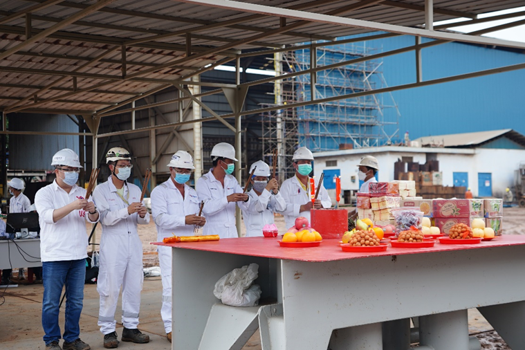 Photo 1. Keel placement ceremony for 2 new 100-ton fishing research vessels