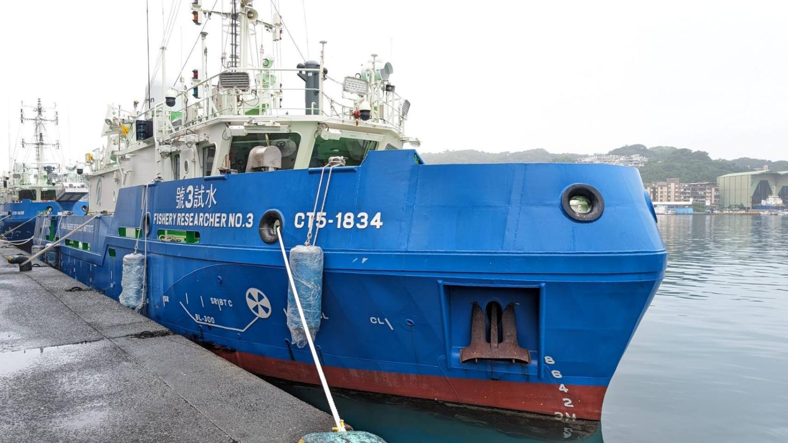 Photo 4. Fisheries Research Vessel No. 3.